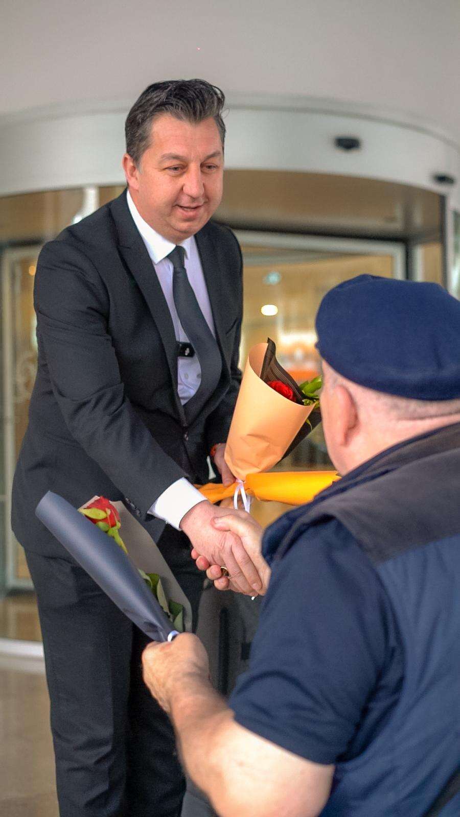 Marmaris’te Turizm Sezonu Çiçeklerle Açıldı, İlk Turistler Galatasaray'ı Yenen Liverpool'dan Geldi 3